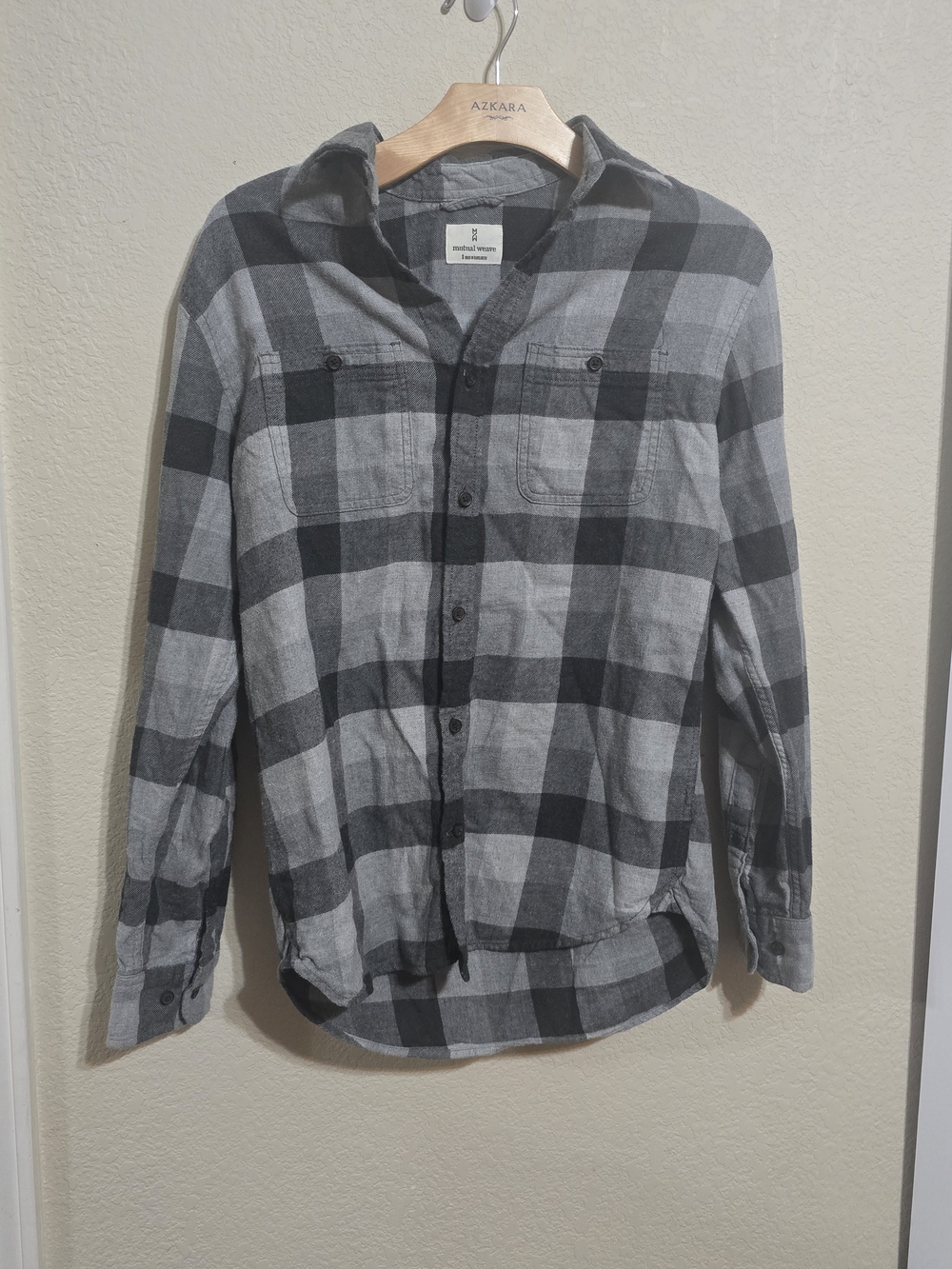 Men's Gray & Black Plaid Button-Down Shirt - Casual Long Sleeve